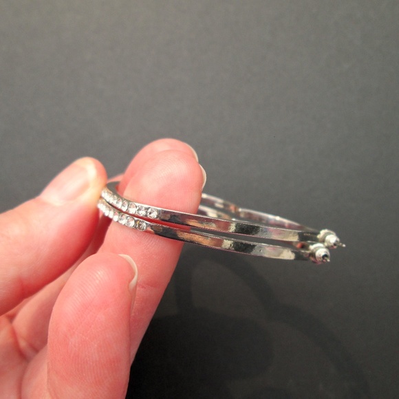 💖💎Rhinestone Heart Hoop Earrings Silver Tone - Picture 6 of 8